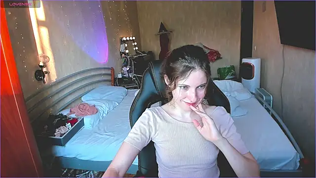 Agata in Wonderland online show from September 16, 1:56 pm