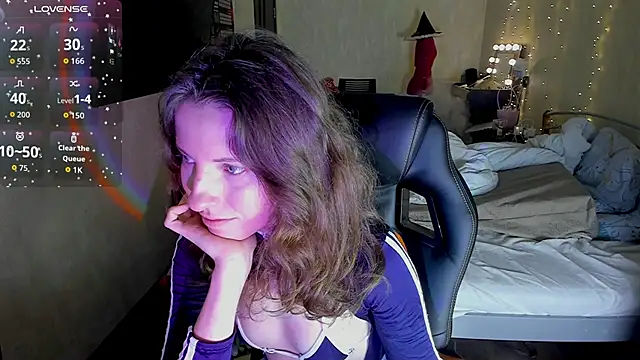 Agata in Wonderland online show from November 11, 1:44 pm