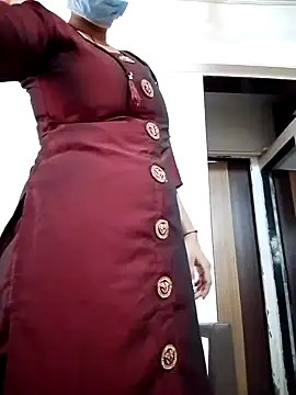 Love Foreverr12 online show from October 13, 4:45 am