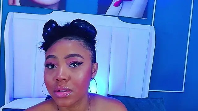 Snapshot of AngelaRoberts chatting on October 20, 4:35 am AngelaRoberts online show from October 20, 4:35 am