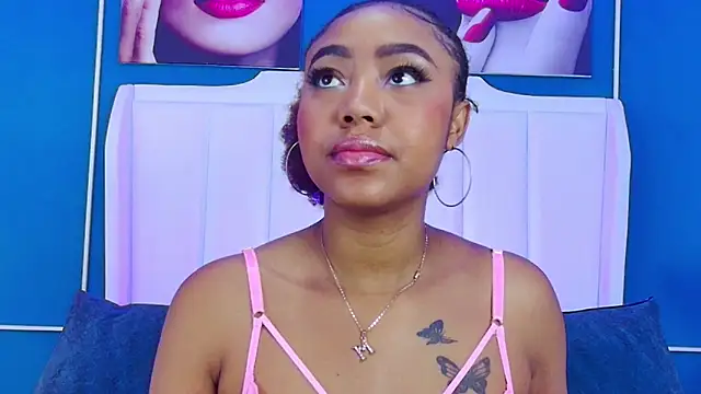 Snapshot of AngelaRoberts chatting on October 21, 2:45 am AngelaRoberts online show from October 21, 2:45 am