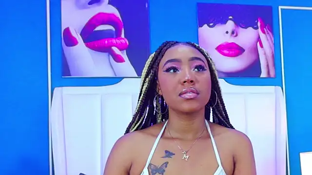 Snapshot of AngelaRoberts chatting on November 3, 4:25 am AngelaRoberts online show from November 3, 4:25 am