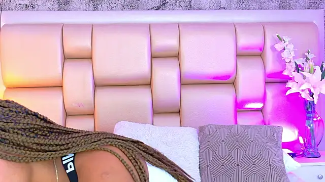 AngelaRoberts online show from February 18, 9:00 pm