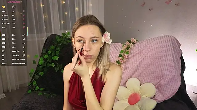 NyxaThorn online show from January 13, 3:06 pm