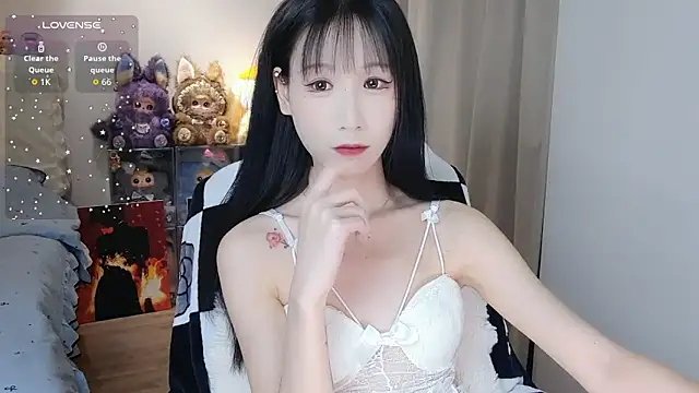 Snapshot of M-OTT_ chatting on May 4, 1:29 pm M-OTT online show from May 4, 1:29 pm