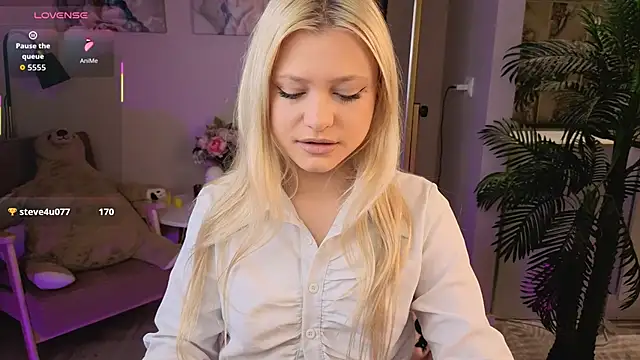 Millie Vanillies online show from October 3, 1:41 pm