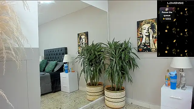 Snapshot of emilio_brandon chatting on October 22, 10:37 am emilio brandon online show from October 22, 10:37 am