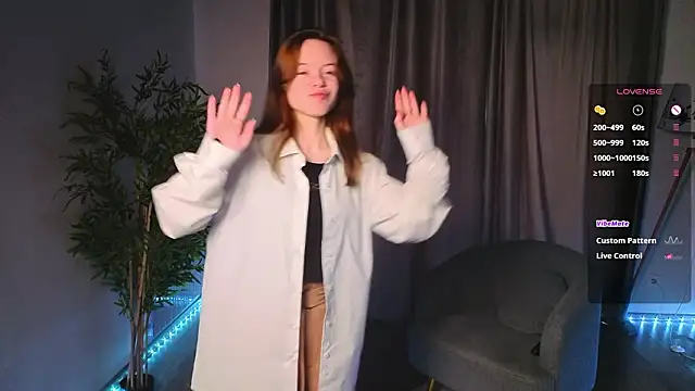 TiannaBorlace online show from March 8, 1:14 am