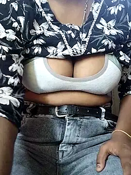 Snapshot of Laxmi_89 chatting on October 28, 3:21 am Laxmi 89 online show from October 28, 3:21 am