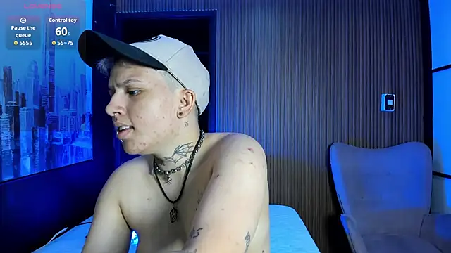 Snapshot of AlanRed_ chatting on October 7, 9:01 pm AlanRed online show from October 7, 9:01 pm