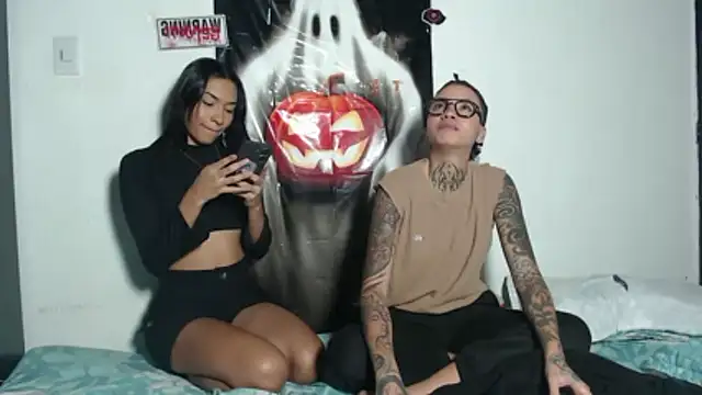 Snapshot of ParisAndVi chatting on October 29, 2:03 am ParisAndVi online show from October 29, 2:03 am