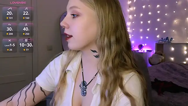 RebeccaAster online show from April 21, 5:28 pm