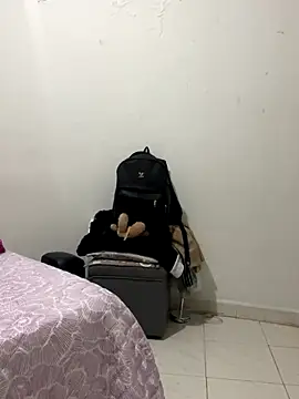 Aliciawhitee online show from December 14, 3:01 am