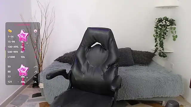 Snapshot of LiaGlow chatting on November 13, 12:26 pm LiaGlow online show from November 13, 12:26 pm