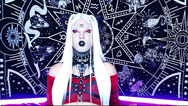 Snapshot of naomi_satan chatting on April 6, 10:33 pm naomi satan online show from April 6, 10:33 pm