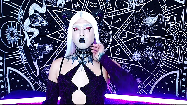 Snapshot of naomi_satan chatting on April 17, 9:51 pm naomi satan online show from April 17, 9:51 pm
