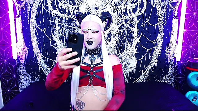 Snapshot of naomi_satan chatting on April 29, 11:22 pm naomi satan online show from April 29, 11:22 pm