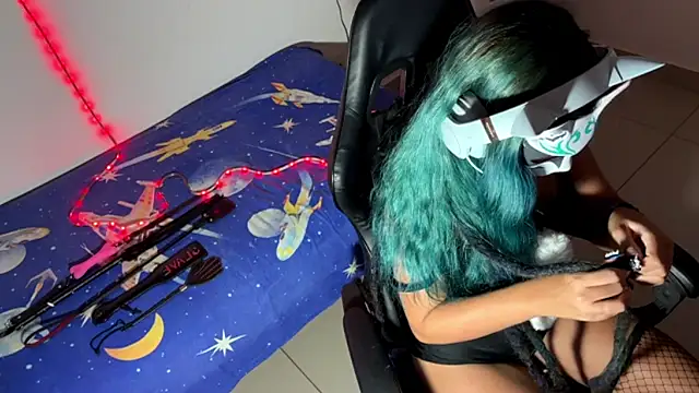 Snapshot of bluesubmissive chatting on November 1, 1:18 am bluesubmissive online show from November 1, 1:18 am