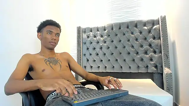 nero reyd online show from April 22, 7:15 pm