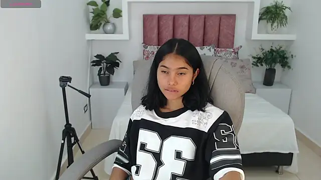 Milaa Star  online show from December 19, 3:13 am