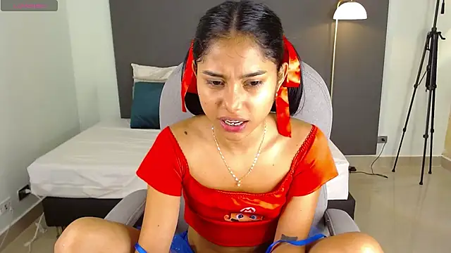Snapshot of Milaa_Star_ chatting on May 7, 5:02 am Milaa Star online show from May 7, 5:02 am
