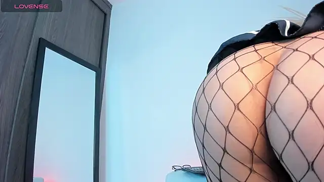 Snapshot of Noami_Rose chatting on February 2, 10:52 pm Noami Rose online show from February 2, 10:52 pm