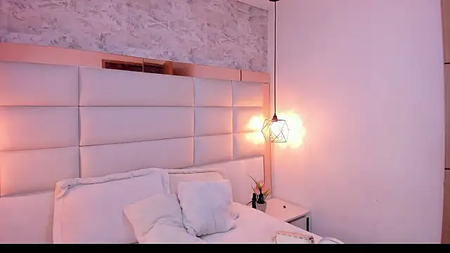 Salome Smitth 1 online show from March 14, 8:03 pm