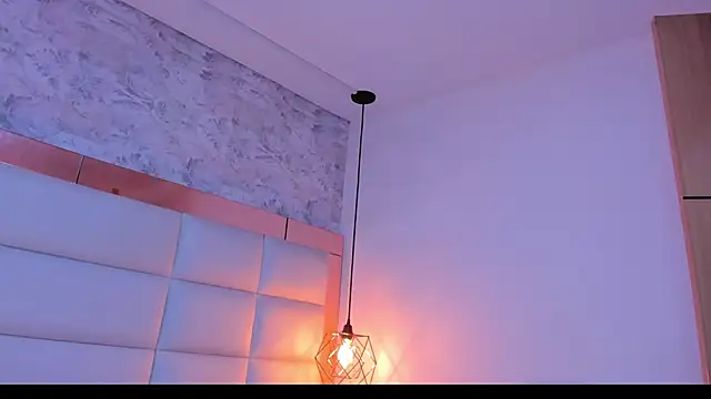 Salome Smitth 1 online show from April 16, 8:31 pm