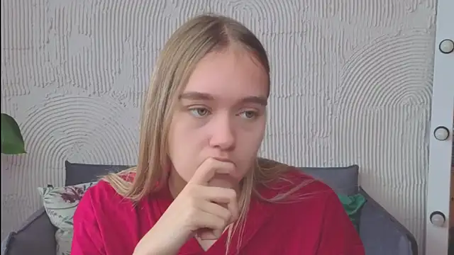 Snapshot of Vel1ka chatting on September 13, 9:31 am Vel1ka online show from September 13, 9:31 am