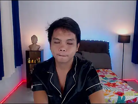 Snapshot of XExtraServiceManX chatting on November 18, 11:03 am XExtraServiceManX online show from November 18, 11:03 am