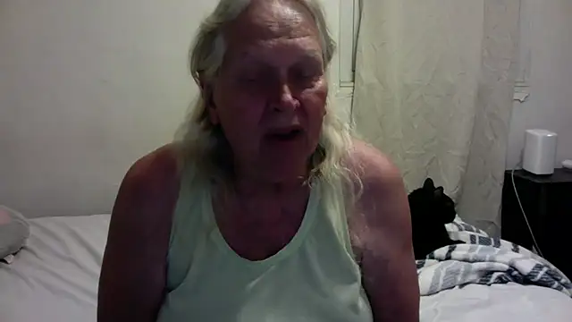 OldLadySara online show from October 20, 12:33 am