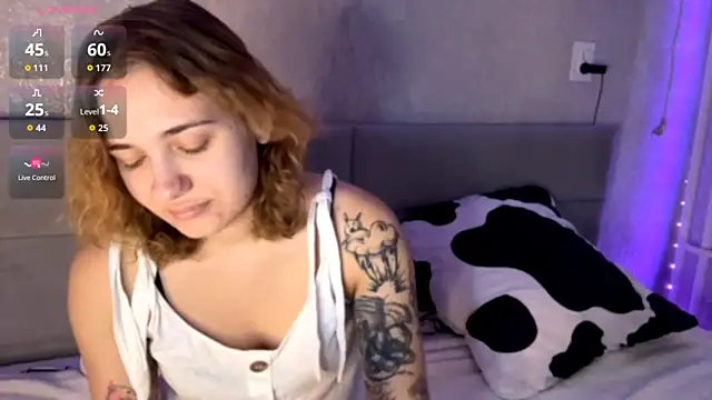 SunPunnyGirl online show from October 24, 7:05 am