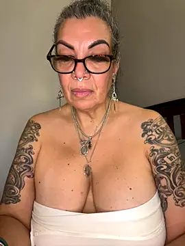 dieseldame1313 online show from November 7, 12:10 am