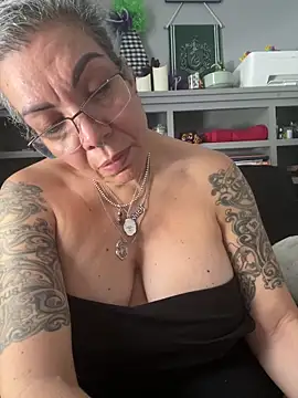 dieseldame1313 online show from February 13, 4:47 pm