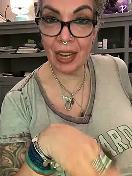 dieseldame1313 online show from April 1, 2:23 am