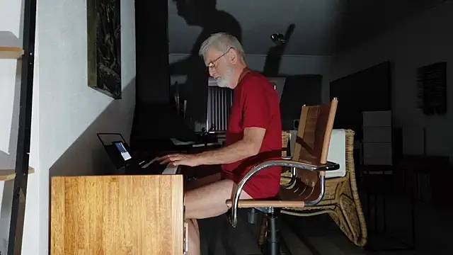 ewaldwillems99 online show from November 7, 3:01 pm