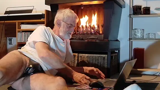 ewaldwillems99 online show from December 2, 2:45 pm