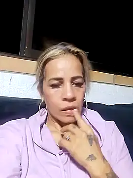 Snapshot of Alisson_Milf chatting on September 18, 2:35 am Alisson Milf online show from September 18, 2:35 am