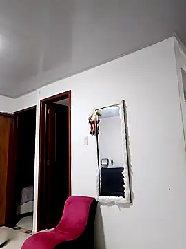 Snapshot of Alisson_Milf chatting on October 13, 2:11 am Alisson Milf online show from October 13, 2:11 am