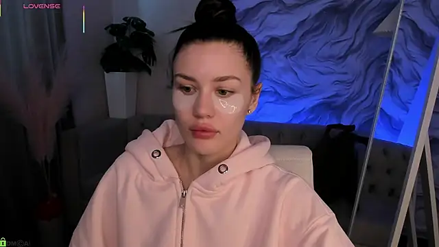 Aria Mila online show from March 17, 3:00 am