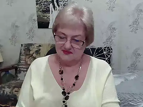 Snapshot of Renata62011 chatting on May 17, 12:23 pm Renata62011 online show from May 17, 12:23 pm