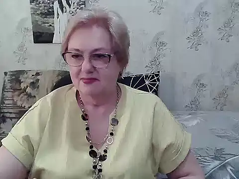 Snapshot of Renata62011 chatting on May 19, 12:22 pm Renata62011 online show from May 19, 12:22 pm