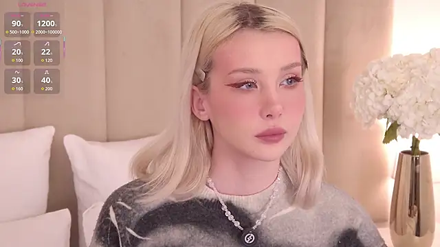 Snapshot of Nesolla chatting on September 19, 8:42 pm Nesolla online show from September 19, 8:42 pm