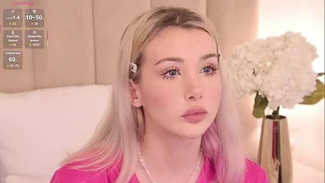 Snapshot of Nesolla chatting on October 20, 7:03 pm Nesolla online show from October 20, 7:03 pm