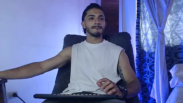 Snapshot of ArturoCardona_ chatting on May 11, 1:39 pm ArturoCardona online show from May 11, 1:39 pm