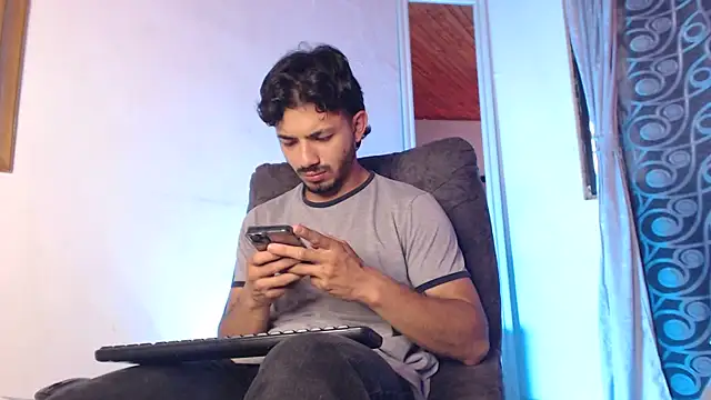 Snapshot of ArturoCardona_ chatting on May 20, 10:05 pm ArturoCardona online show from May 20, 10:05 pm