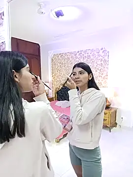 Snapshot of Lola_Pierce chatting on September 19, 11:33 am Lola Pierce online show from September 19, 11:33 am