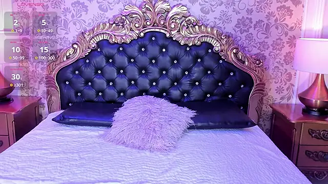 Snapshot of Lola_Pierce chatting on September 20, 12:17 pm Lola Pierce online show from September 20, 12:17 pm