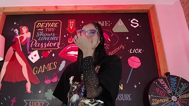 Snapshot of Lola_Pierce chatting on November 11, 12:05 pm Lola Pierce online show from November 11, 12:05 pm