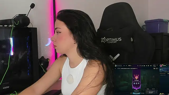 Snapshot of Aishelyng chatting on March 3, 10:04 pm Aishelyng online show from March 3, 10:04 pm